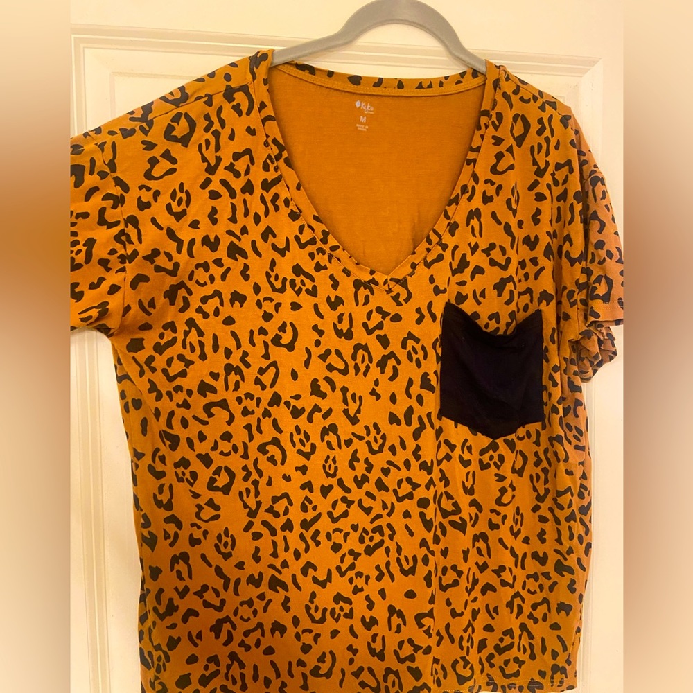 Kyte size Med V-Neck Bamboo Tee